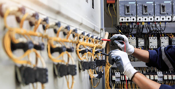 Professional Electrician technician working in Ingalls, IN